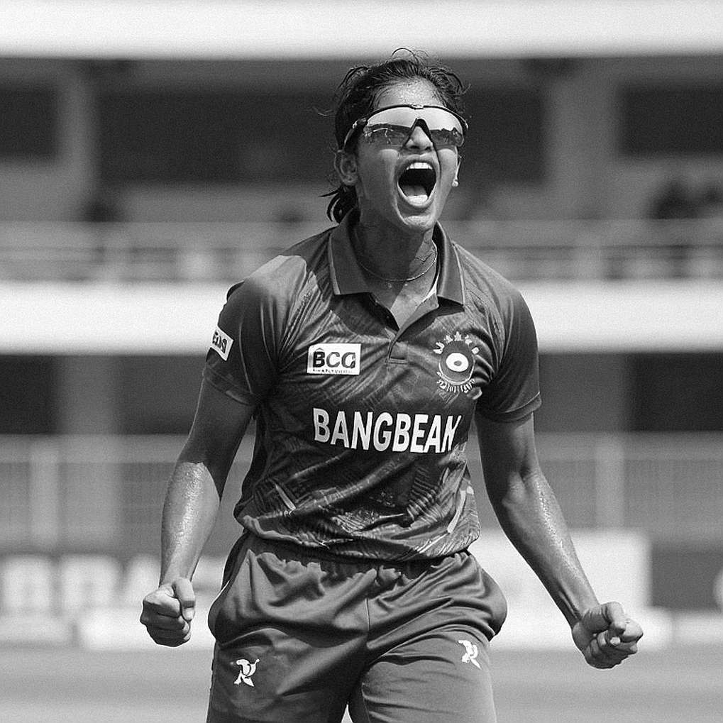 বিমানবন্দরের টার্মিনালে লেখা অভিবাসনের গল্প: উপসাগরীয় ক্রিকেটের তরুণ-দাম আর এক নীরব প্রজন্ম
