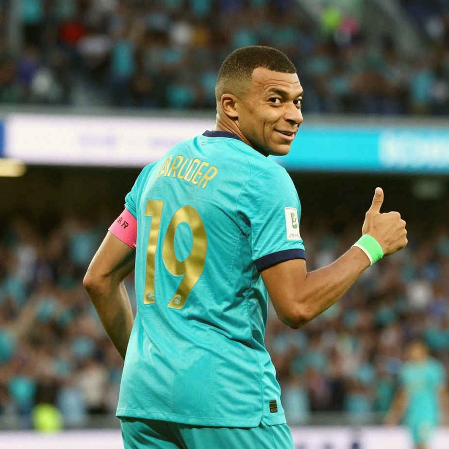 Four Million Euros for Two Goals: Who Prices a Transfer Window Mid-Flight? Four Million Euros for Two Goals: Who Prices a Transfer Window Mid-Flight?
