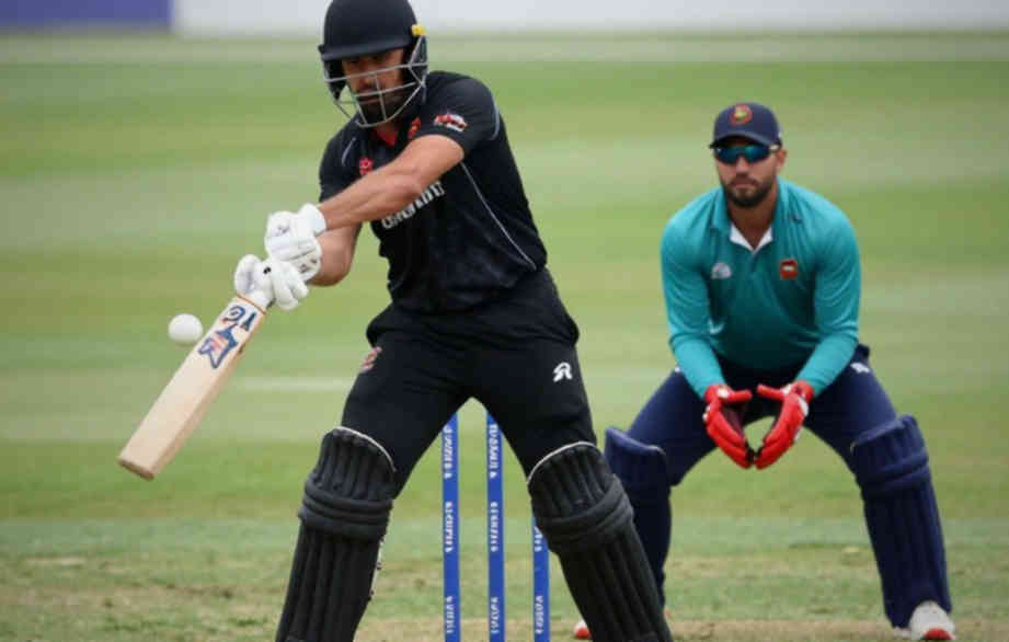 গ্লাভসে আটকে যাওয়া একটা সকাল: মুশফিকের ইনজুরি, মিরপুরের পিচ আর ছয় টেস্টের হিসাব