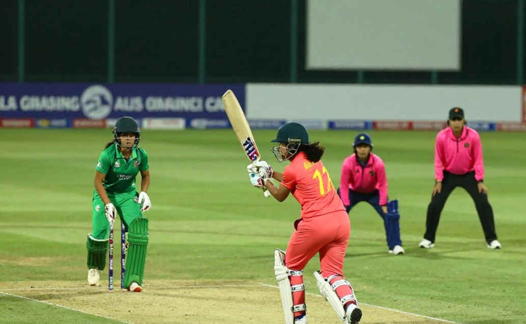 বৃষ্টি, খালি গ্যালারি আর একজন কম্যান: স্কোরবোর্ড যেটা লিখতে পারে না বৃষ্টি, খালি গ্যালারি আর একজন কম্যান: স্কোরবোর্ড যেটা লিখতে পারে না